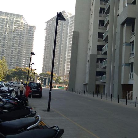 Amanora Service Apartment Pune Eksteriør billede